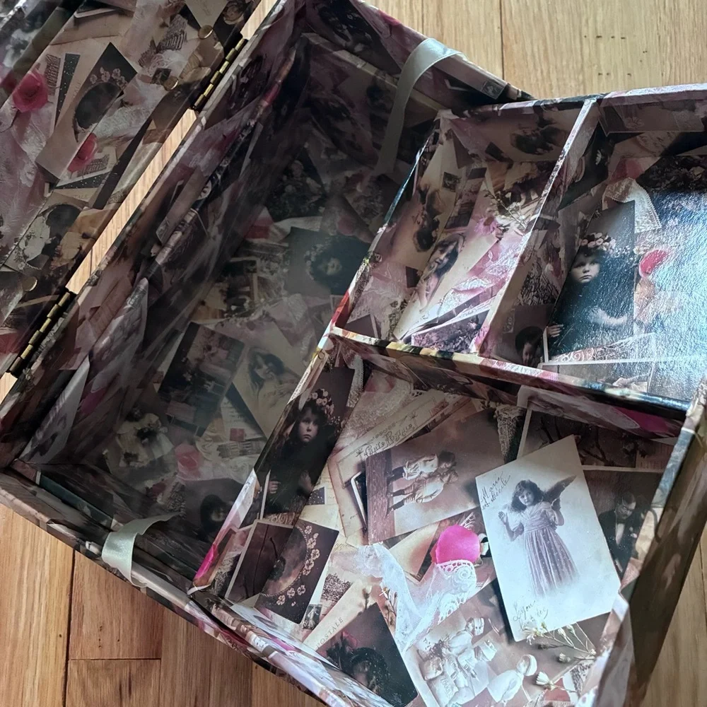 90’s Jewelry case with removable tray and mirror, ‘Victorian Postcards’